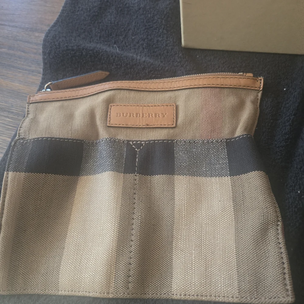 Burberry Ashy Bucket Bag Tassels, Plaid, Leather, Detachable Crossbody Strap EUC